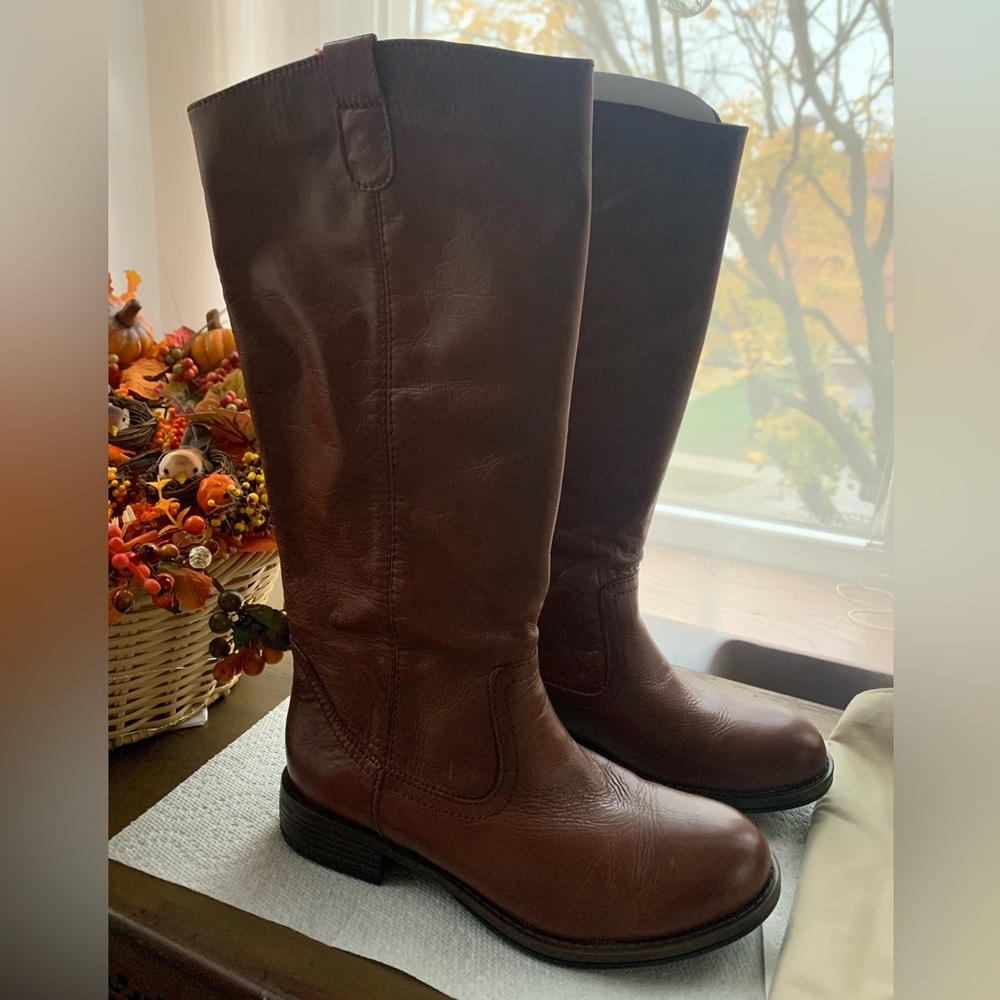 Boots - Picture 2 of 3